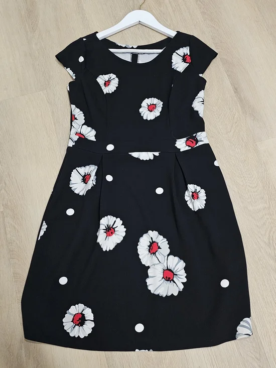 Black Floral A-Line Dress Size M Back Daisy Print  Fit & Flare Minimalist Retro - Picture 6 of 14
